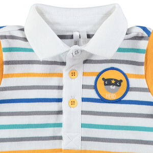 Polo de manga corta de rayas con bermudas de felpa y bolsillo de canguro 