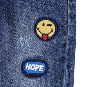 Vaqueros condes efecto desgastado y parches ©Smiley 