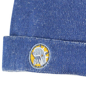 Gorro de punto con cresta e insignia 