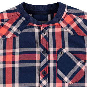 Camisa de amplios cuadros que contrastan y cuello de estilo teddy 