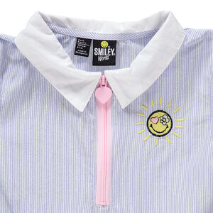 Vestido de manga corta con rayas brillantes y bordados ©Smiley 