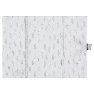 Funda para cartilla de salud con dibujo de plumas plateadas 