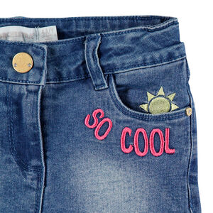 Pantalón corto vaquero con efecto desgastado con bordados y parches  Main Pantalón corto vaquero con efecto desgastado con bordados y parches