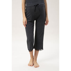 Pantalón corto de punto jaspeado con acabados de tul 