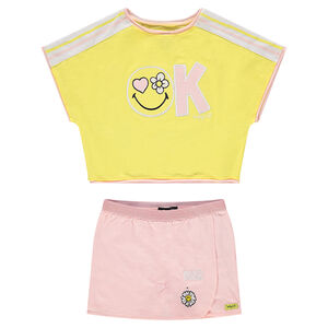 Conjunto con camiseta con forma cuadrada y falda corta ©Smiley  Main Conjunto con camiseta con forma cuadrada y falda corta ©Smiley