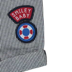 Bermudas con cuadros de vichy y parches ©Smiley  