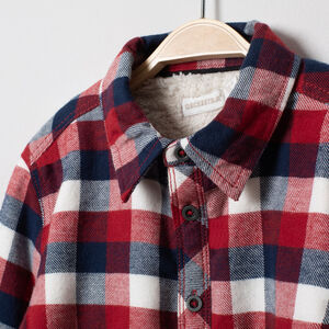 Surcamisa de cuadros doblada con felpa   