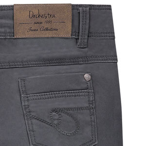 Pantalón de sarga liso con efecto gastado y arrugado  