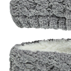 Conjunto de gorro y snood de punto de oruga con trenzas 