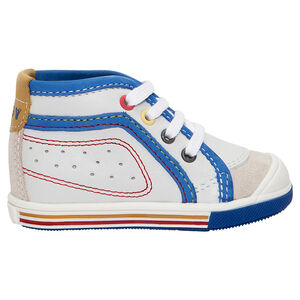 Botines de cuero con apliques en contraste. 