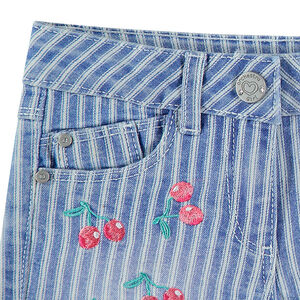 Pantalón corto vaquero con efecto desgastado, rayas y cerezas bordadas  Main Pantalón corto vaquero con efecto desgastado, rayas y cerezas bordadas