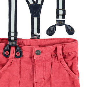 Pantalón de tela roja con efecto desgastado y tirantes desmontables elásticos 