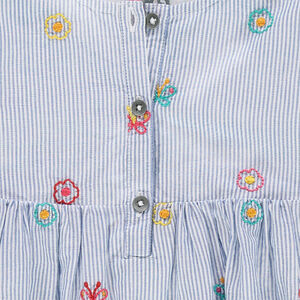 Vestido camisero de manga corta con rayas finas y motivos bordados 