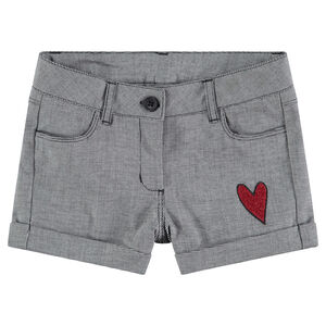 Pantalón corto de pata de gallo con corazón bordado 