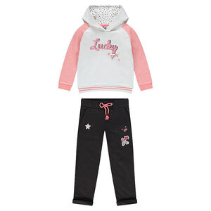 Conjunto de jogging de felpa con insignias y bordados 