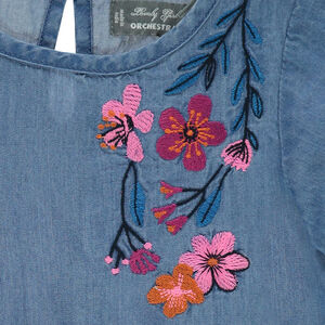 Vestido de volantes en Tencel con flores bordadas 