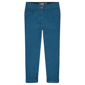 Pantalón corte slim de sarga lisa  Main Pantalón corte slim de sarga lisa