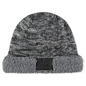 Gorro de punto asargado con forro de borreguillo y parche 