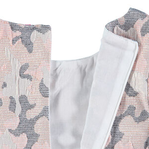Vestido de manga corta con estampado militar brillante de jacquard 
