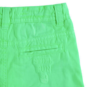 Bermudas de algodón verde fluorescente con efecto arrugado 