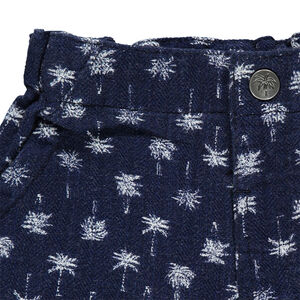 Bermudas de tela con palmeras estampadas all over. 