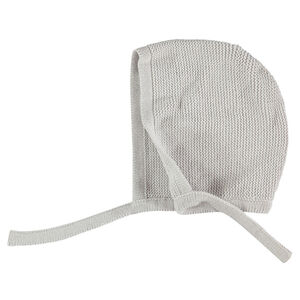 Gorro de punto tricotado con cordones anudables 