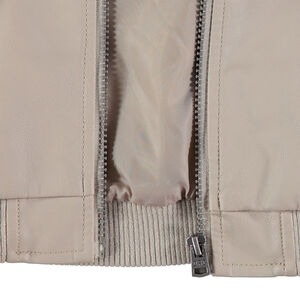 Cazadora de cuero de imitación con bolsillos con cremallera y pespuntes 