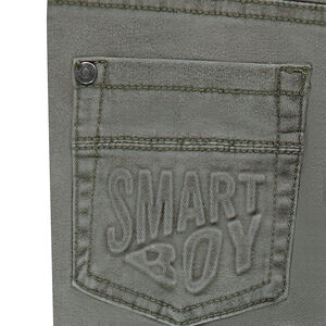 Pantalón con efecto arrugado y bolsillos con inscripción de relieve 