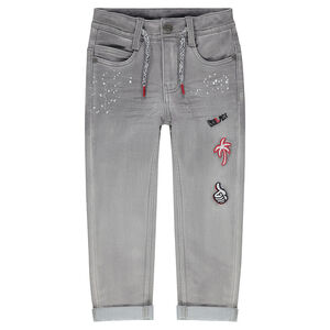 Vaqueros con efecto desgastado con manchas y parches cosidos 