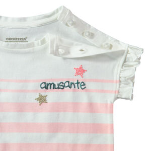 Camiseta de manga corta con volantes, rayas y abertura con botones 