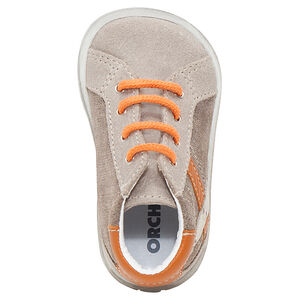 Botines de cuero con cordones y apliques que contrastan 