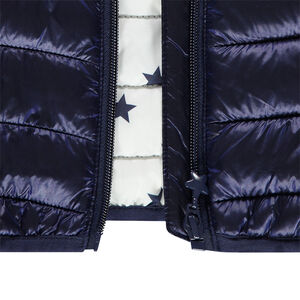 Anorak light*, impermeable y acolchado con capucha y bolsa de almacenamiento estampada 