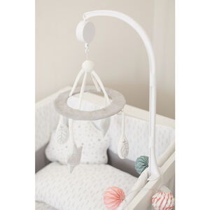 Móvil musical con suspensiones de terciopelo 