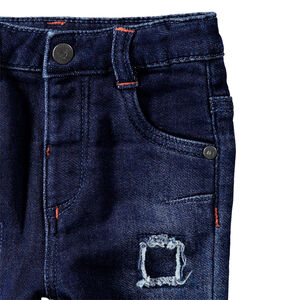 Vaqueros con efecto desgastado y pespuntes que contrastan 