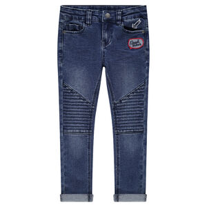 Vaqueros slim con efecto desgastado y arrugado con parche y estampado  