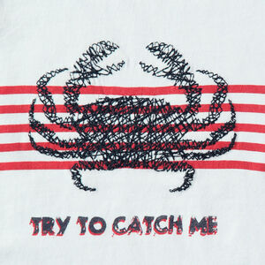 Camiseta de algodón con dibujo de fantasía sobre fondo de rayas 