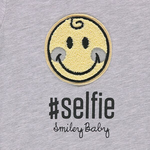 Conjunto de camiseta estampada y pantalón estampado all over 