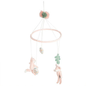 Mobile à pompons avec suspensions peluches 