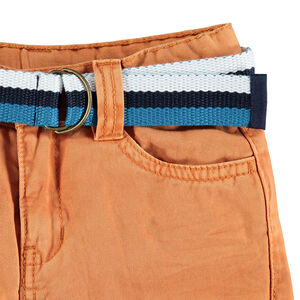 Pantalón cargo de sarga teñida con cinturón de rayas 