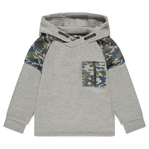 Sudadera con capucha de felpa con estampado militar y bolsillo 