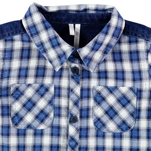 Camisa de cuadros con bolsillos y aplicaciones vaqueras 