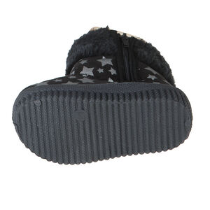 Zapatillas de forma botín de pelo sintético con pompones con estampado de estrella 
