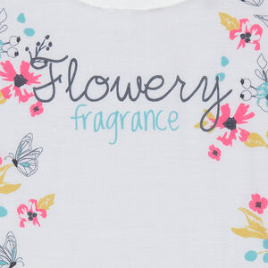 Camiseta de manga corta con forma cuadrada y estampado por delante 