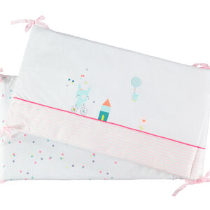 Protector de cuna 3 lados de terciopleo con personajes coloridos y nudos.  