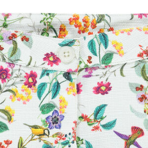 Pantalón corto con estampado de flores 