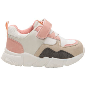 Zapatillas con juegos de contrastes y aplicaciones de mesh 