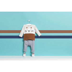 Camiseta de manga larga tricolor de punto con detalles estampados 