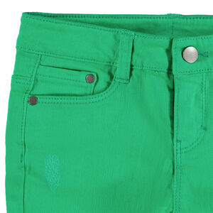 Pantalón de algodón liso verde con efecto desgastado.  