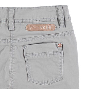 Pantalón corte slim de sarga lisa  Main Pantalón corte slim de sarga lisa