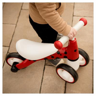 Marque de chaises hautes, lits de voyage, barrières de sécurité, poussettes pour bébé.